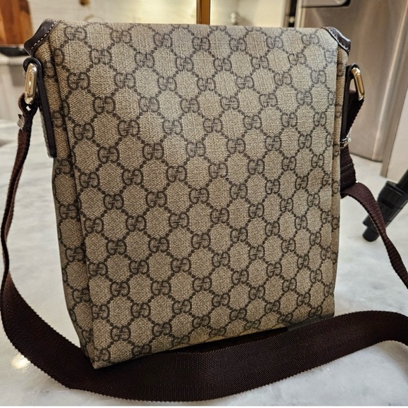 GUCCI GG SUPREME MESSENGER BAG/CROSSBODY WITH DUST BAG!!!! - Picture 4 of 11